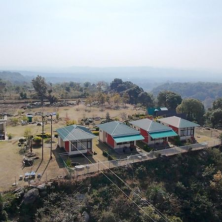 דרמסאלה Dhauladhar View Village Resort מראה חיצוני תמונה