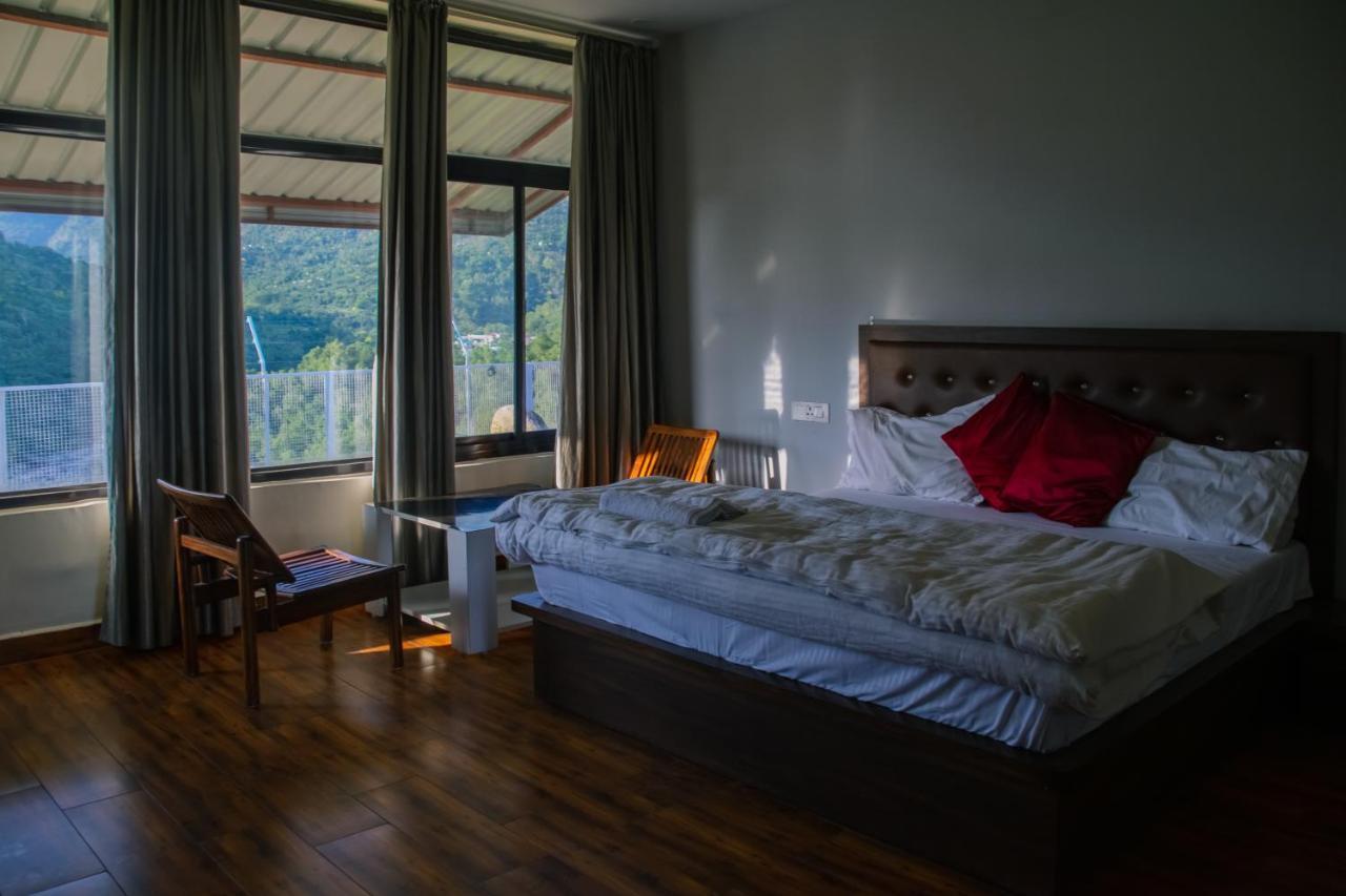 דרמסאלה Dhauladhar View Village Resort מראה חיצוני תמונה